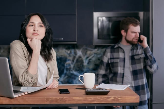 Does my husband have to pay the bills until we are divorced
